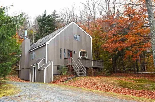 2Br 1BA - MT Snow, Ski Back Trail, Free Shuttle, Pool, BBQ - Green Mountain Den
