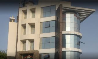 1. Hotel Sh..