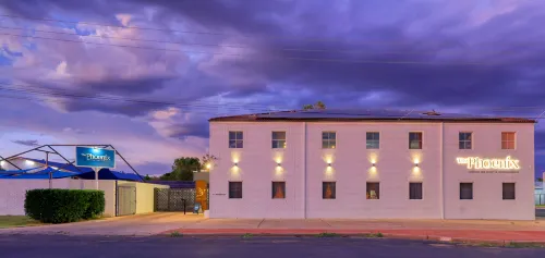 鳳凰自流溫泉度假村和住宿