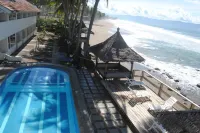 77 Sunset Plaza Hotel di Cisolok