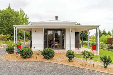Charming Luxury Rural Cottage Close to National Parks and City of Sydney