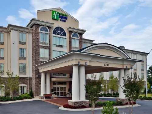 Holiday Inn Express & Suites Phenix City - FT. Benning by IHG - parking