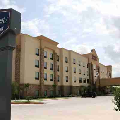 Hampton Inn & Suites Mission Hotel Exterior