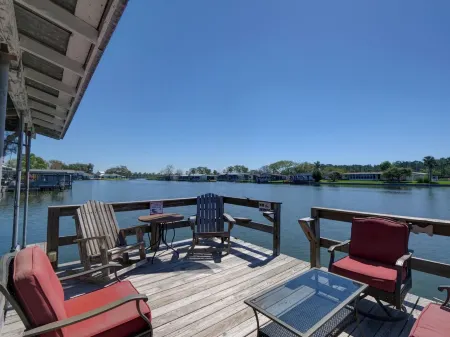 Lakeside Landing on Lake Dora w/ Boat Dock