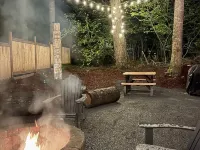 Mt Rainier One Bedroom + Loft Cabin with Hot Tub 애쉬포드 호텔