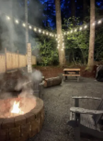 Mt Rainier One Bedroom + Loft Cabin with Hot Tub