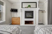 Double Queen Suite  - Five Guests - Secluded Views