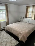 5 Star Accomodations - Less than a mile to Monument Beach