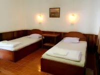 Don Khong 1 Guesthouse Hotels near Don Det