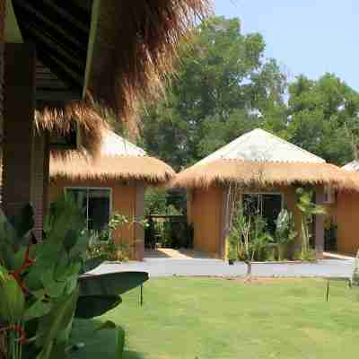 The Park Drive-Thru Check-in Resort Hotel Exterior