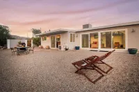 Stylish Morongo Valley Retreat. Pond/Waterfall Views All Around, Fenced for Dogs