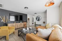 Spacious 6-bedroom house in beautiful Downtown Brevard