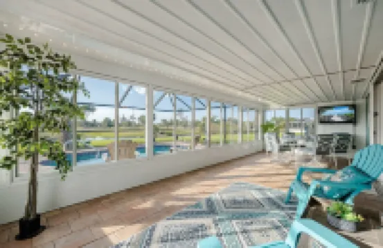 Charming 3-Bedroom House with Private Pool on Canal