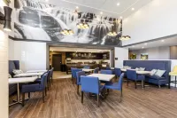Hampton Inn & Suites by Hilton Quebec City Beauport Hotels in Beauport