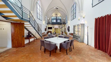 Magnifique Chapelle Entièrement Rénovée en Cœur de Ville Pour 8 Personnes