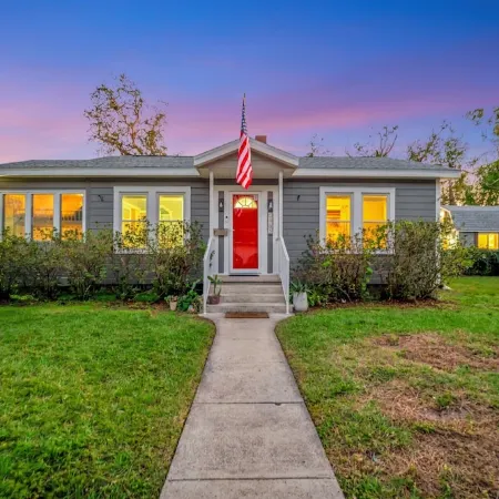 Outdoor Poolside Family Oasis - Historic Bradenton