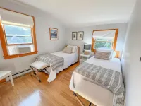 COZY 3 BR/2 BA CAPE COD IN QUIET NEIGHBORHOOD. CLOSE TO OB CENTER AND LAGOON. - 4-Star
