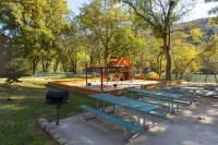 Branson Escape ~ Pointe Royale Resort Condo ~ Pet Friendly ~ Sleeps 6