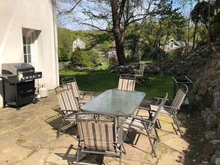 1856 Trading House w/ walk to water Отели рядом с достопримечательностью «Поквотт Бич Фронт»