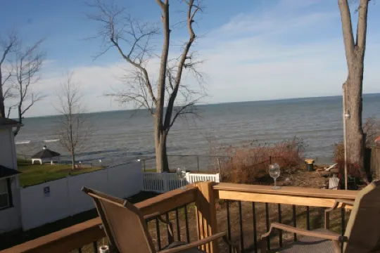 Awesome lake view & water access. GENEVA Center Strip, Sunsets, private parking!