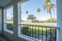Waterfront Gorgeously Updated Apartment 2 Bed