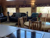 Cozy, Quiet Small Town Log Home. With Beautiful Mountain View. Hotels in Collbran