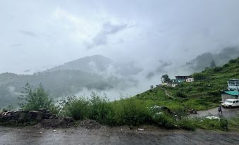Kuari Pass Inn