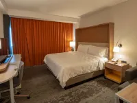 Holiday Inn & Suites Mérida La Isla Hoteles cerca de Centro Comercial Altabrisa