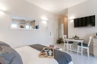 Violet Home - Loreto Hotellit kohteessa 