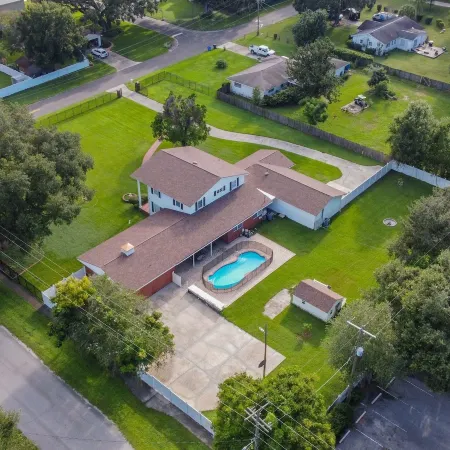 A Large Tropical 7 Bedroom Estate by Redawning
