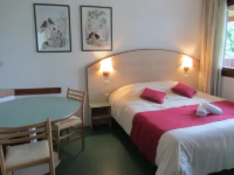 วีวีเอฟ มงต์เพอรูซ์ โอวว์น, เปอร็อง