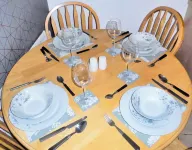 2 Bed House - Sleeps 4 - Parking - Pets - Garden
