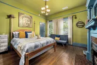 Birmingham Tree House Hotels in 