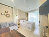 Modern Studio Room with Jacuzzi at Art Deco Apartment Hotel a Cidadap