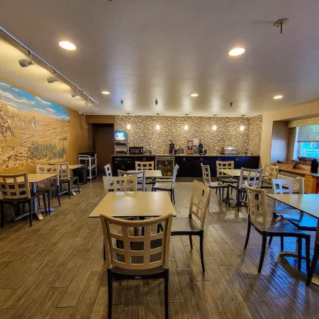 Monument Inn & Suites