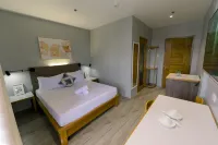 Madonna Hometel and Suites New Pandan فنادق في Mabini