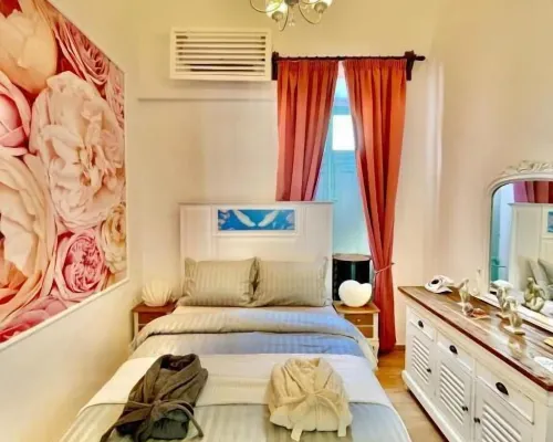 “Athenas” Neoclassic Harbour View Apartment Hotels in Symi