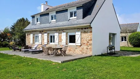 Villa Bord de Mer, Plages Отели в г. Локтюди