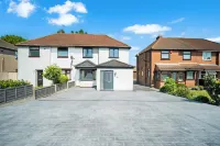 Family/Contractors 3 Bed House/Parking/Sleeps 7 Hotels in Wednesbury