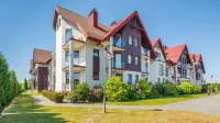 Apartamenty Sun & Snow Lisi Jar - Sezonowy Basen, Blisko plaży, Sauna فنادق في Jastrzebia Gora