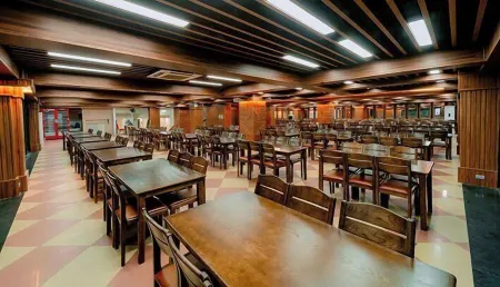 Hoa Hong 1 Hotel SS by Bay Luxury Отели в г. Quang Xuong District