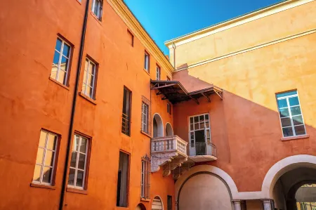 Emilia Suite Palace Отели рядом с достопримечательностью «Моденский кафедральный собор»