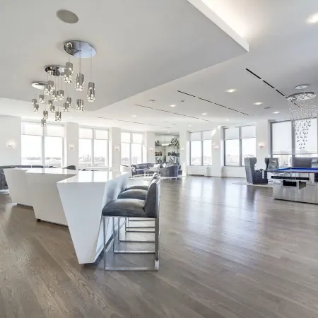 Upscale Apartments in Crystal City