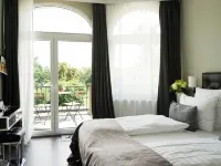 Villahotel Rheinblick Hotels near Weiss