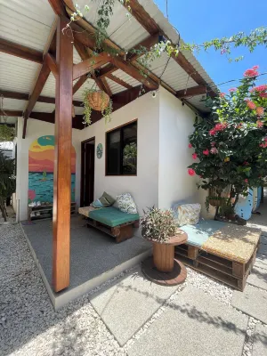 The Cafecito Surf School & Guesthouse Hotel a 