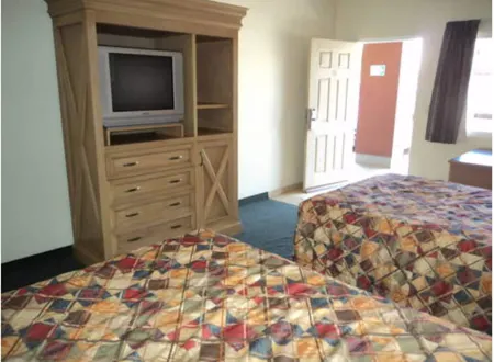 納沃華假日酒店