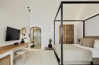 You and Me Suites - balcony