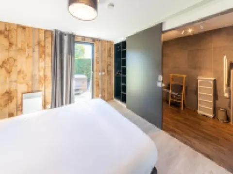 Lush Chalet Near Lake of Bütgenbach Hotels in Bullingen