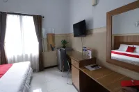 RedDoorz Plus Near Undip Tembalang Hotel a Tembalang