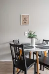1Br Apt and Balcony Next to Railway Station - Homestays